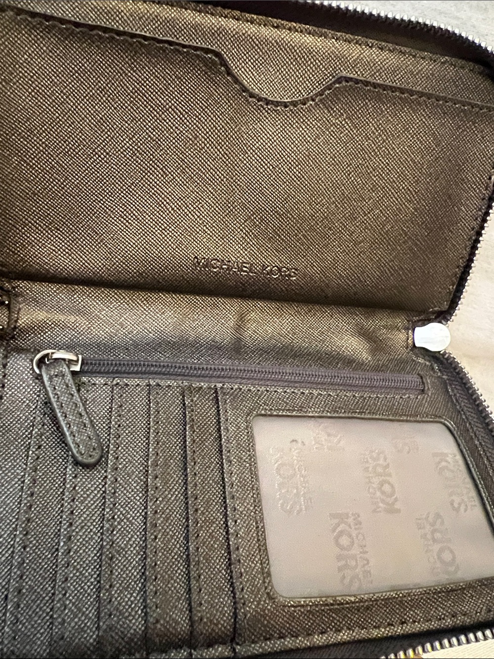 Michael Kors wristlet - Picture 7 of 10